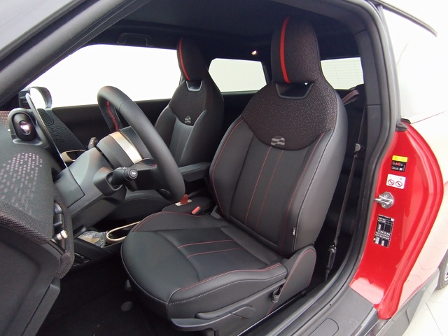 fotoG 10 del MINI MINI Cooper E 135 kW (184 CV) 184cv Eléctrico del 2025 en Zaragoza