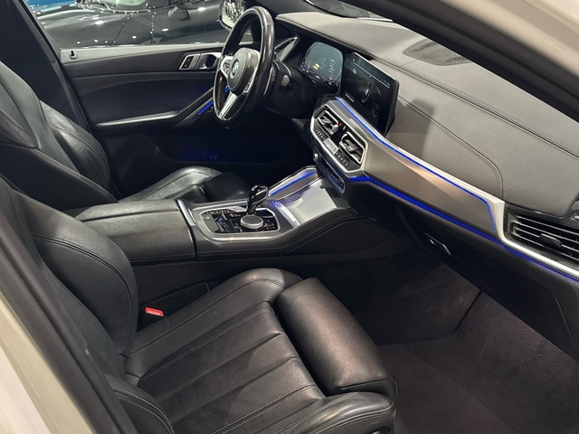 BMW X6 xDrive40d color Blanco. Año 2021. 250KW(340CV). Diésel. En concesionario Burgocar (Bmw y Mini) de Burgos