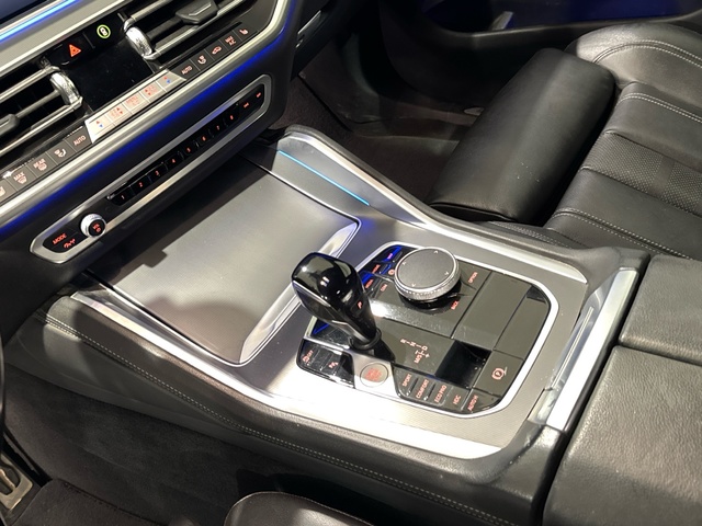 BMW X6 xDrive40d color Blanco. Año 2021. 250KW(340CV). Diésel. En concesionario Burgocar (Bmw y Mini) de Burgos