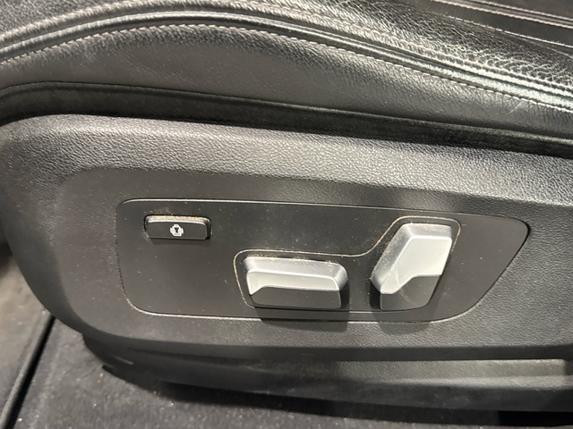 BMW X6 xDrive40d color Blanco. Año 2021. 250KW(340CV). Diésel. En concesionario Burgocar (Bmw y Mini) de Burgos