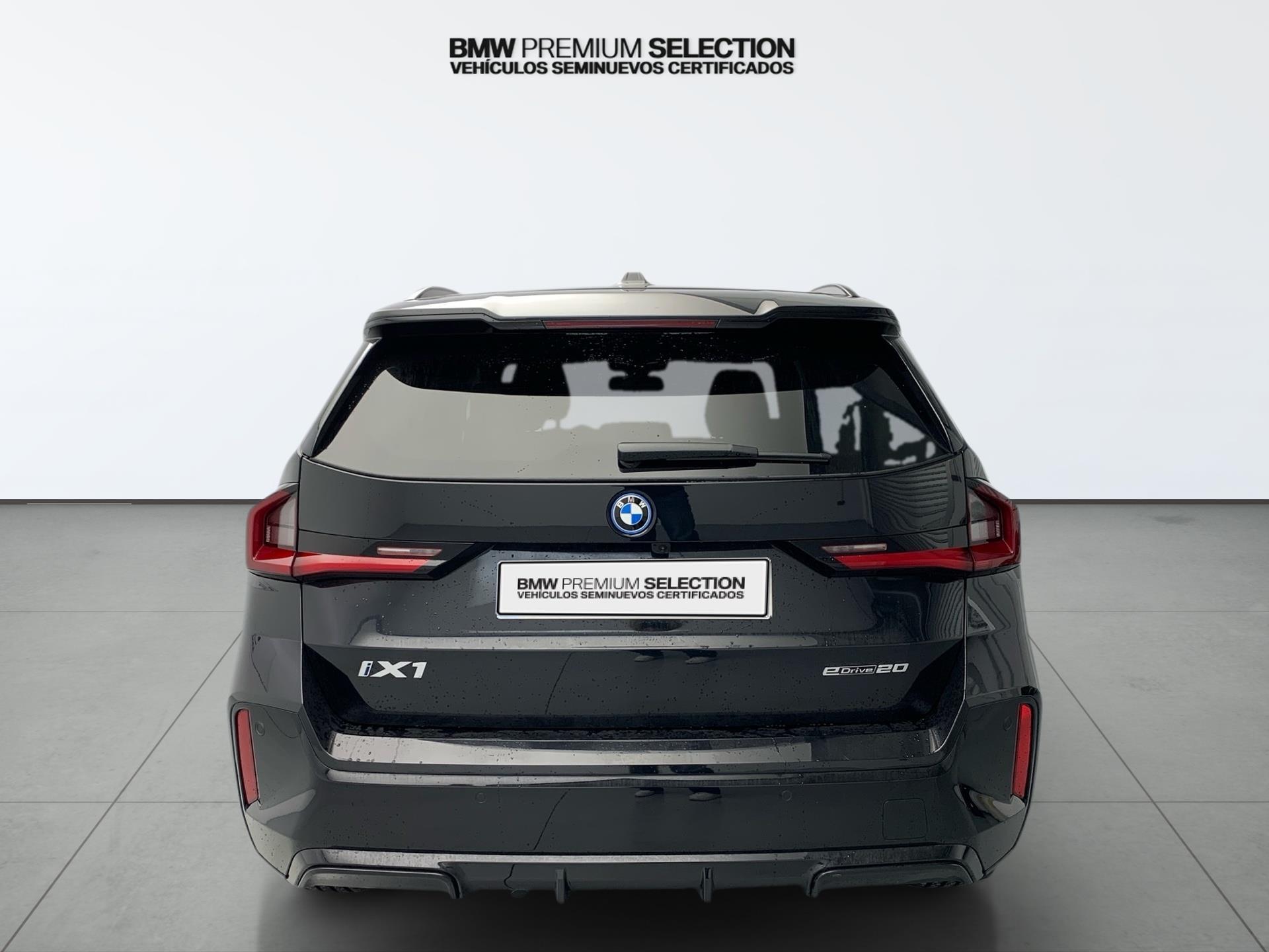 BMW iX1 eDrive20 color Negro. Año 2025. 150KW(204CV). Eléctrico. En concesionario Automotor Premium Velázquez - Málaga de Málaga