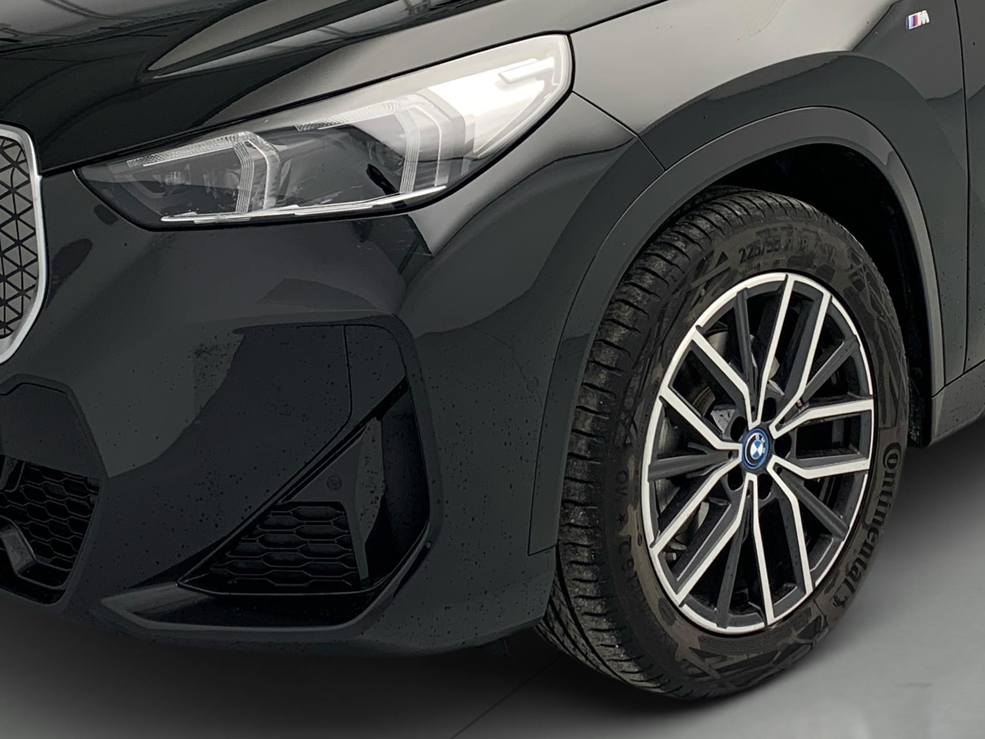 BMW iX1 eDrive20 color Negro. Año 2025. 150KW(204CV). Eléctrico. En concesionario Automotor Premium Velázquez - Málaga de Málaga