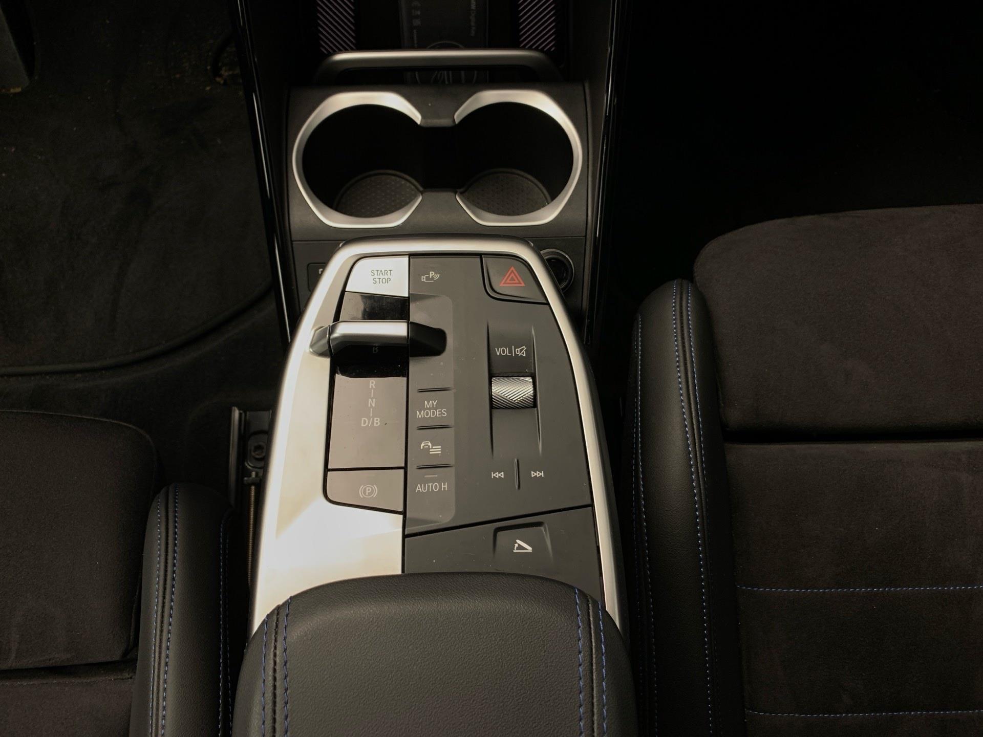 BMW iX1 eDrive20 color Negro. Año 2025. 150KW(204CV). Eléctrico. En concesionario Automotor Premium Velázquez - Málaga de Málaga