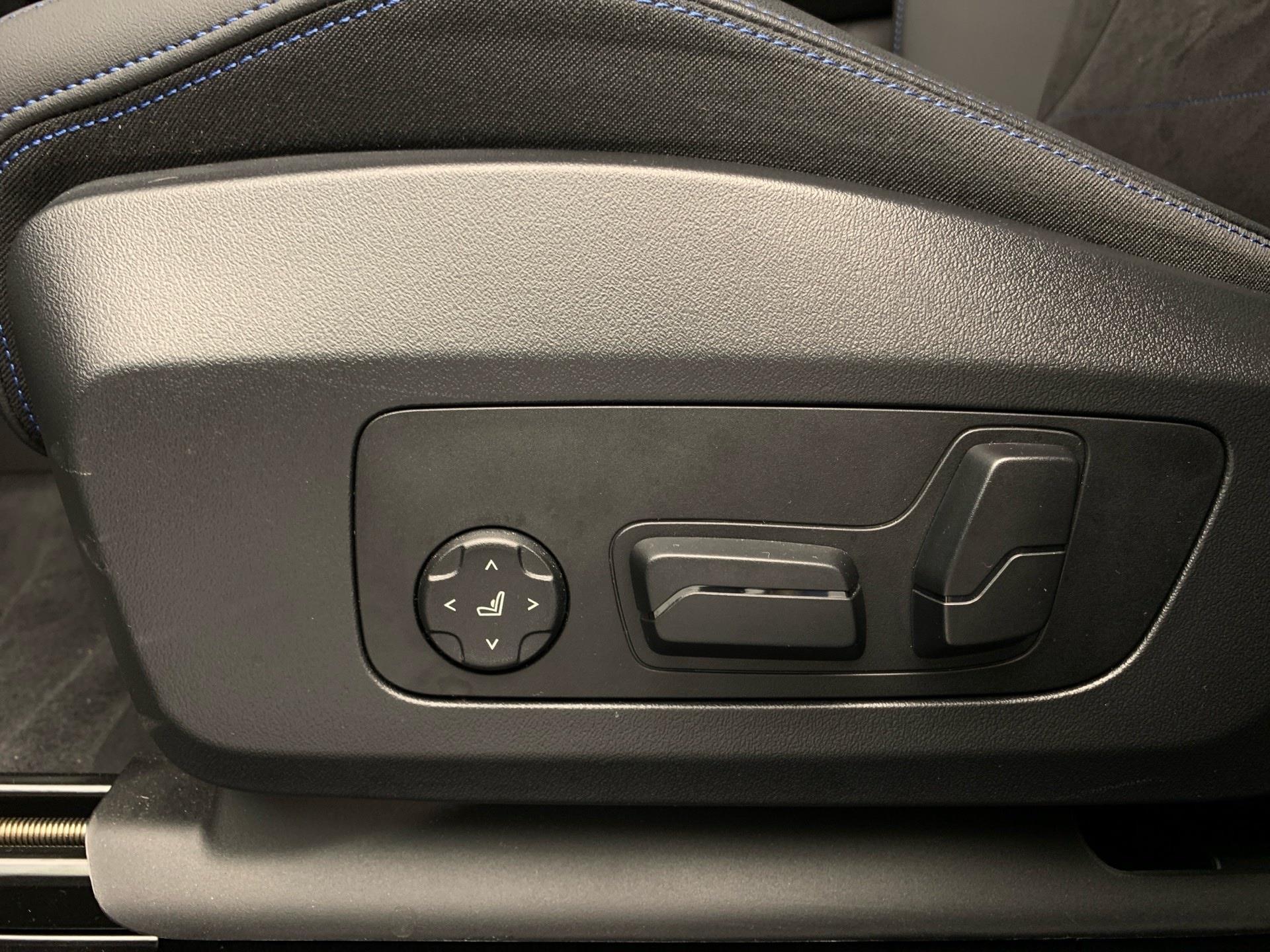 BMW iX1 eDrive20 color Negro. Año 2025. 150KW(204CV). Eléctrico. En concesionario Automotor Premium Velázquez - Málaga de Málaga