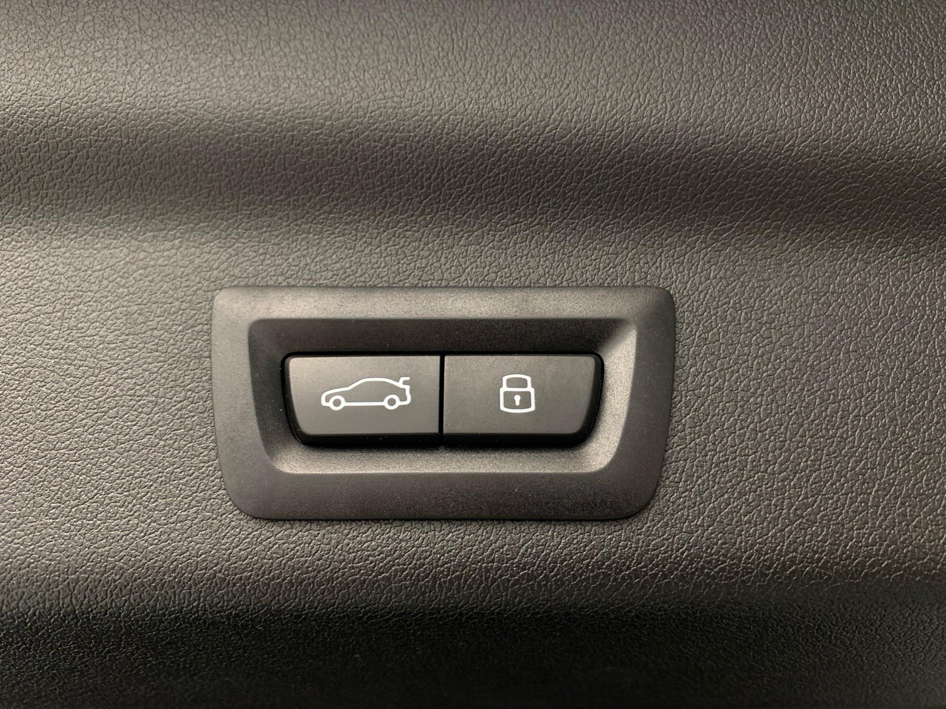 BMW iX1 eDrive20 color Negro. Año 2025. 150KW(204CV). Eléctrico. En concesionario Automotor Premium Velázquez - Málaga de Málaga