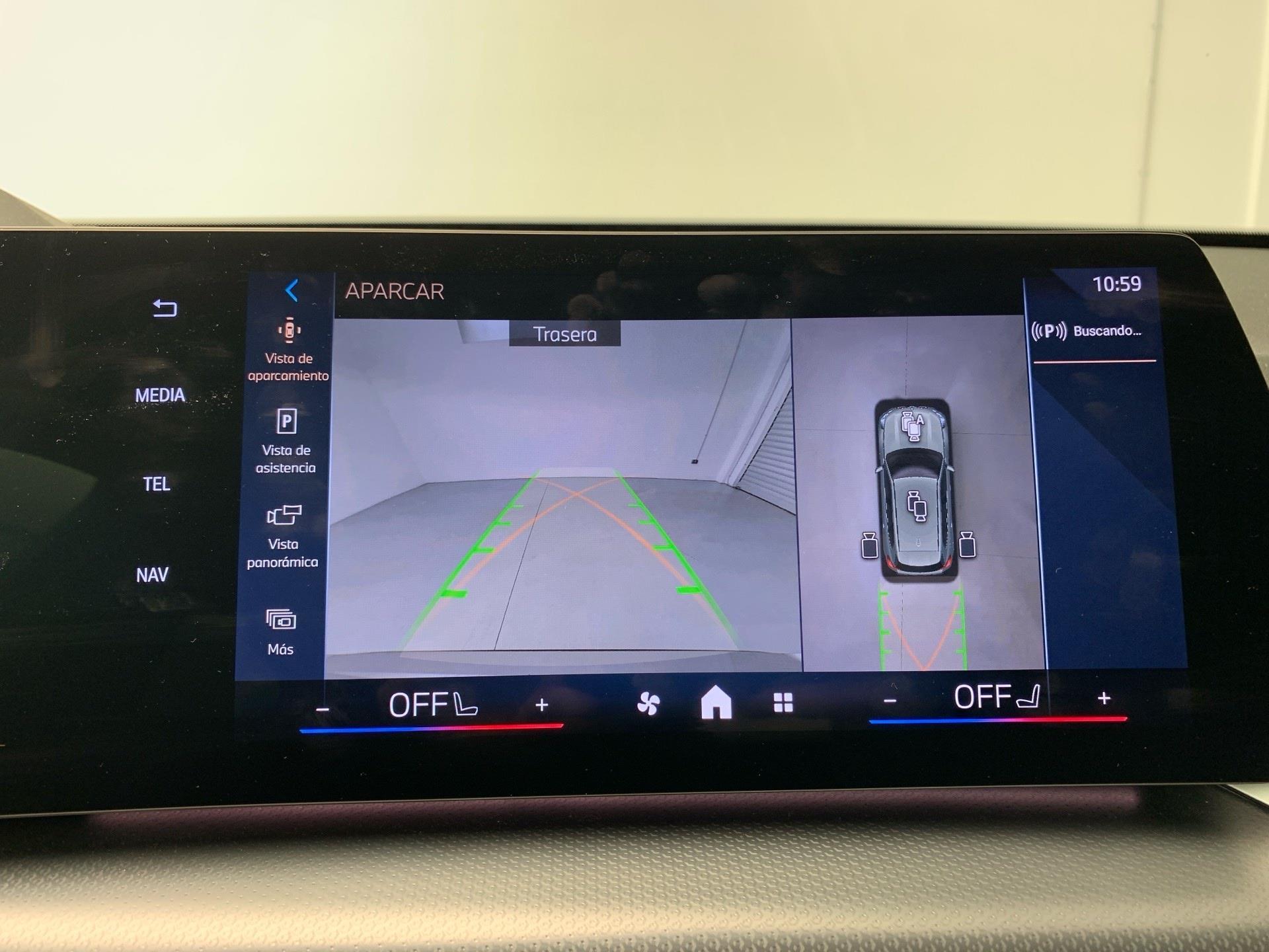 BMW iX1 eDrive20 color Gris Plata. Año 2025. 150KW(204CV). Eléctrico. En concesionario Automotor Premium Velázquez - Málaga de Málaga