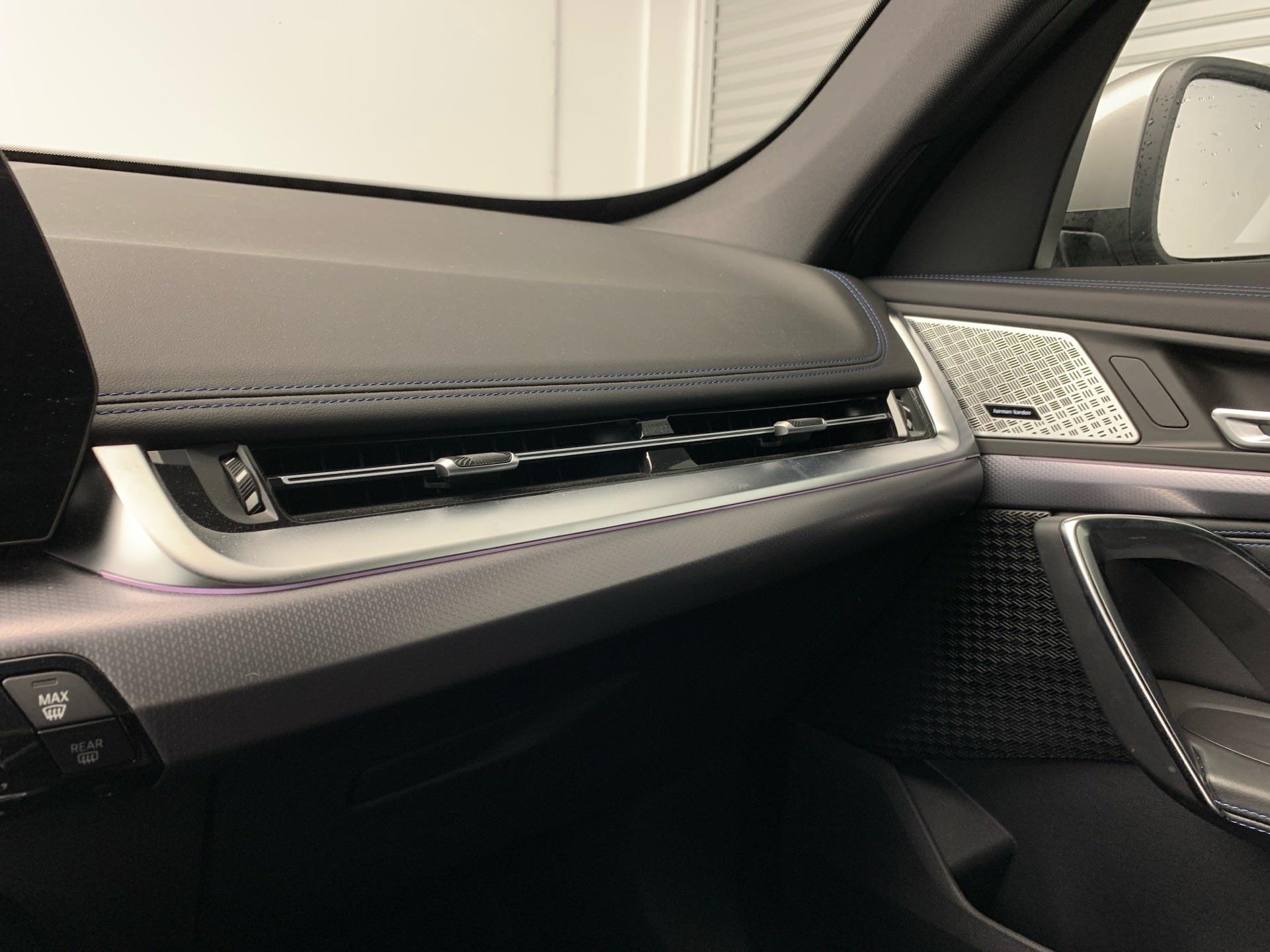 BMW iX1 eDrive20 color Gris Plata. Año 2025. 150KW(204CV). Eléctrico. En concesionario Automotor Premium Velázquez - Málaga de Málaga