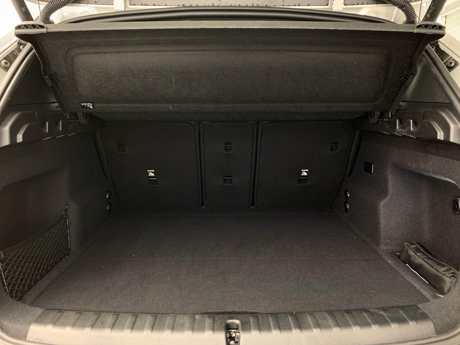 BMW iX1 eDrive20 color Gris Plata. Año 2025. 150KW(204CV). Eléctrico. En concesionario Automotor Premium Velázquez - Málaga de Málaga