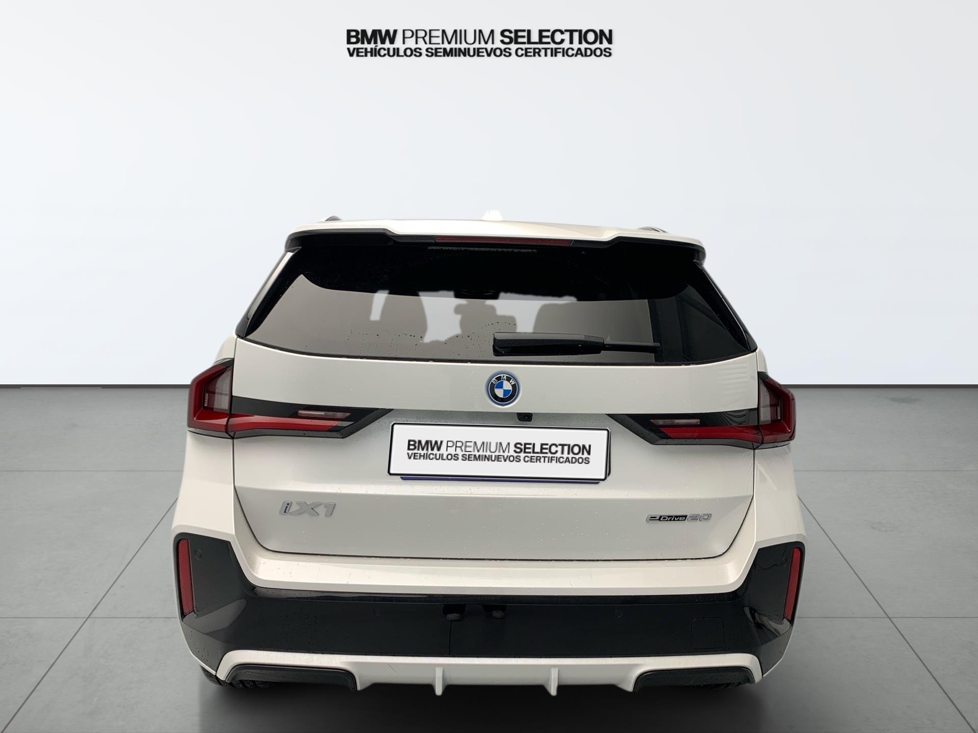 BMW iX1 eDrive20 color Blanco. Año 2025. 150KW(204CV). Eléctrico. En concesionario Automotor Premium Velázquez - Málaga de Málaga