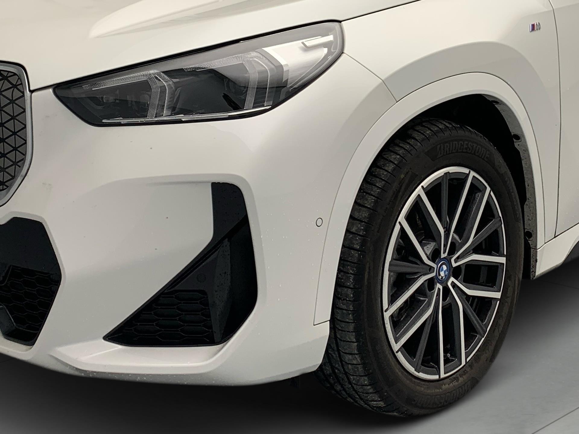 BMW iX1 eDrive20 color Blanco. Año 2025. 150KW(204CV). Eléctrico. En concesionario Automotor Premium Velázquez - Málaga de Málaga