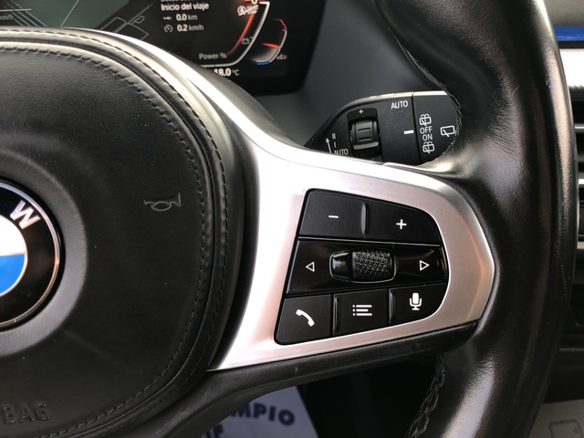 BMW Serie 1 118i color Azul. Año 2023. 103KW(140CV). Gasolina. En concesionario Proa Premium Ibiza de Illes Balears