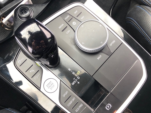 BMW Serie 1 118i color Azul. Año 2023. 103KW(140CV). Gasolina. En concesionario Proa Premium Ibiza de Illes Balears