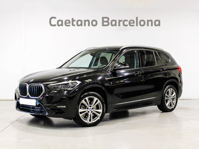 BMW X1 xDrive20i color Negro. Año 2020. 141KW(192CV). Gasolina. En concesionario Barcelona Premium -- GRAN VIA de Barcelona