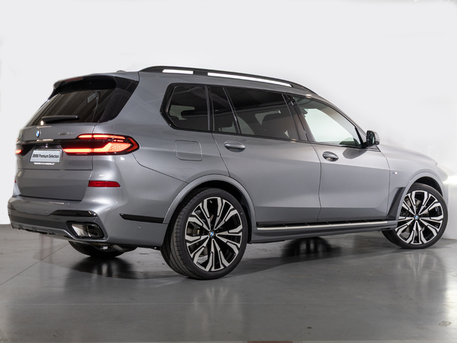 BMW X7 xDrive40d color Gris. Año 2025. 259KW(352CV). Diésel. En concesionario Oliva Motor Girona de Girona