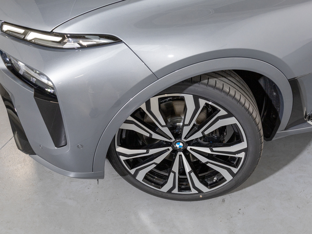 BMW X7 xDrive40d color Gris. Año 2025. 259KW(352CV). Diésel. En concesionario Oliva Motor Girona de Girona