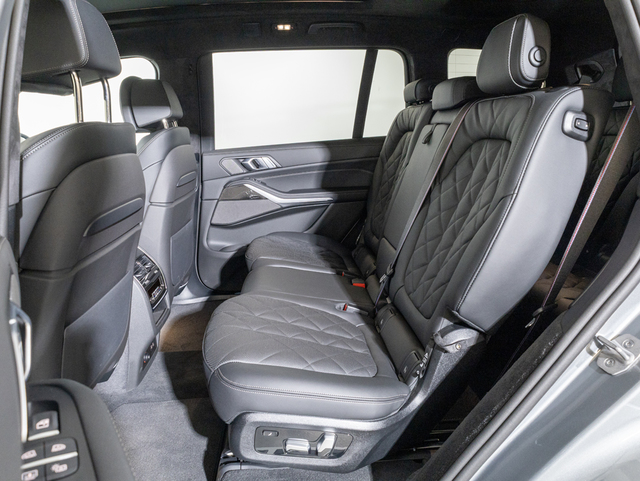 BMW X7 xDrive40d color Gris. Año 2025. 259KW(352CV). Diésel. En concesionario Oliva Motor Girona de Girona