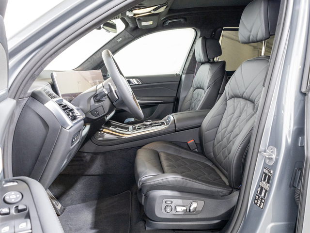 BMW X7 xDrive40d color Gris. Año 2025. 259KW(352CV). Diésel. En concesionario Oliva Motor Girona de Girona