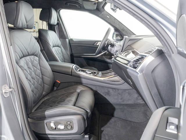 BMW X7 xDrive40d color Gris. Año 2025. 259KW(352CV). Diésel. En concesionario Oliva Motor Girona de Girona