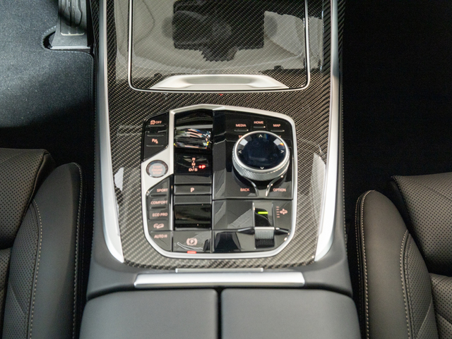 BMW X7 xDrive40d color Gris. Año 2025. 259KW(352CV). Diésel. En concesionario Oliva Motor Girona de Girona