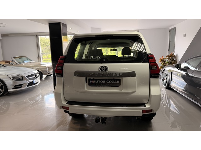 Toyota Land Cruiser 2.8 D-4D GX 150 kW (204 CV)