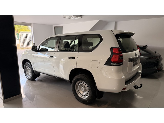 Toyota Land Cruiser 2.8 D-4D GX 150 kW (204 CV)