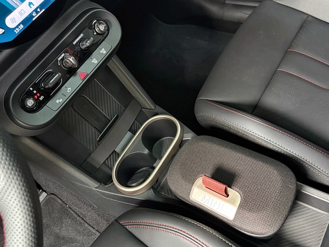 fotoG 17 del MINI MINI Cooper 5 Puertas C 115 kW (156 CV) 156cv Gasolina del 2025 en Asturias