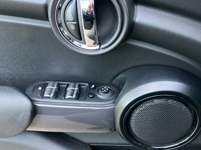 fotoG 23 del MINI MINI 5 Puertas Cooper 100 kW (136 CV) 136cv Gasolina del 2021 en León