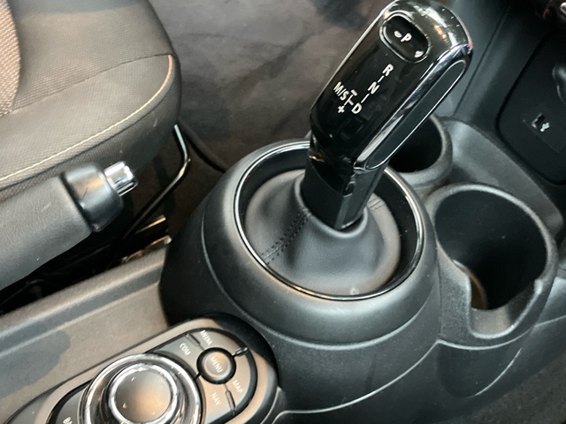 fotoG 24 del MINI MINI 5 Puertas Cooper 100 kW (136 CV) 136cv Gasolina del 2021 en León