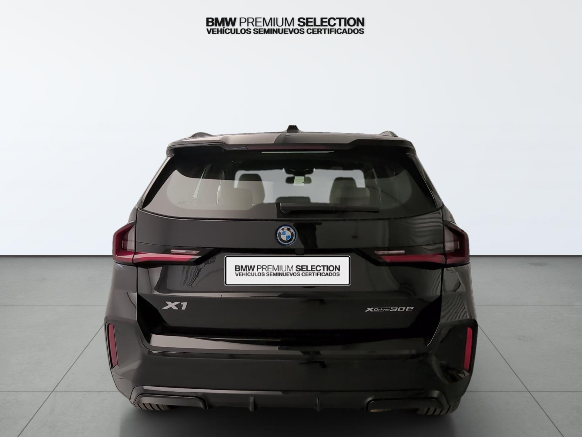 BMW X1 xDrive30e color Negro. Año 2025. 240KW(326CV). Híbrido Electro/Gasolina. En concesionario Automotor Premium Velázquez - Málaga de Málaga