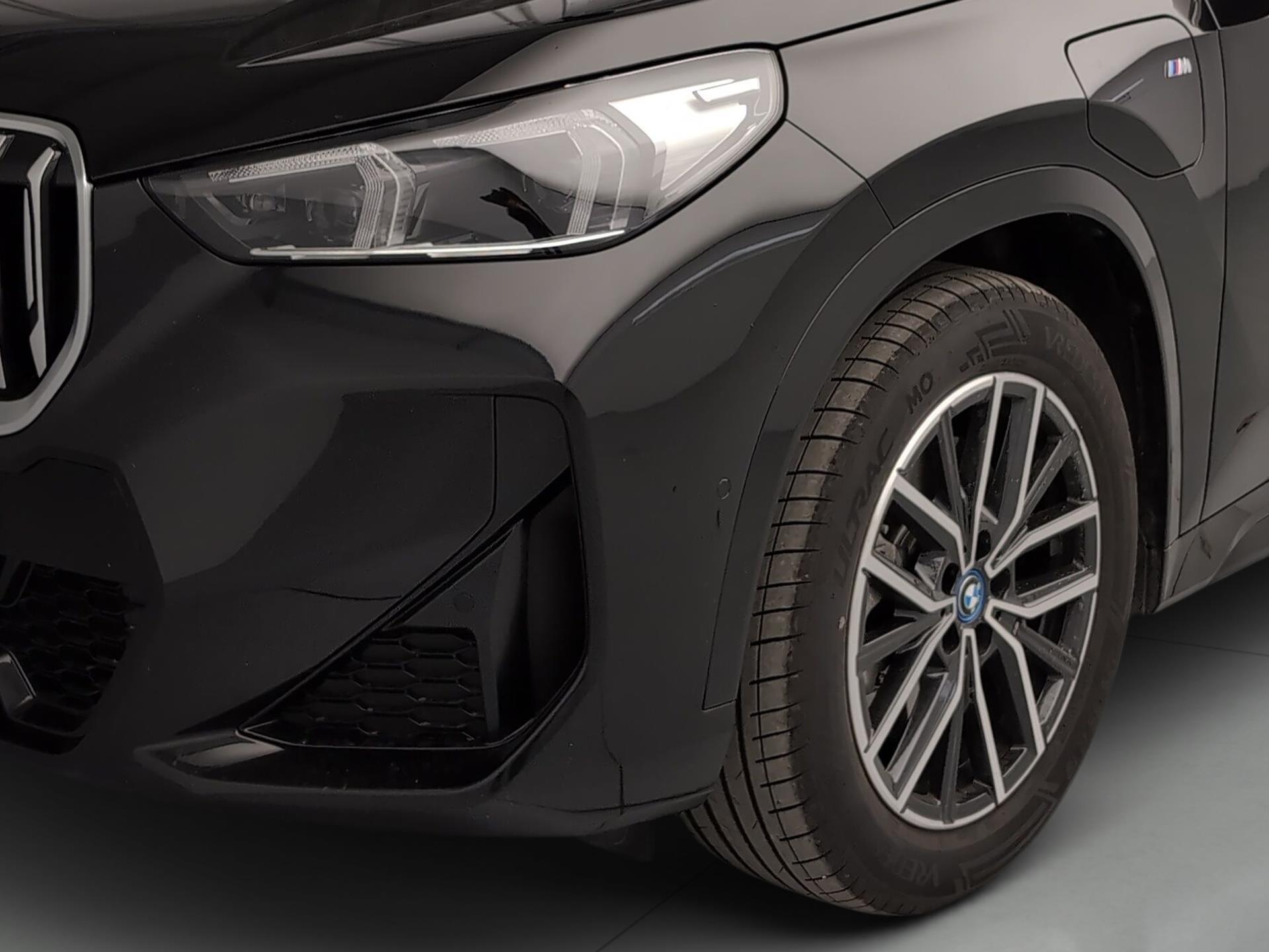 BMW X1 xDrive30e color Negro. Año 2025. 240KW(326CV). Híbrido Electro/Gasolina. En concesionario Automotor Premium Velázquez - Málaga de Málaga