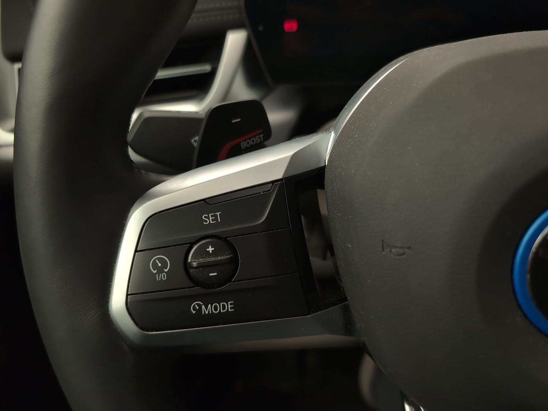 BMW X1 xDrive30e color Negro. Año 2025. 240KW(326CV). Híbrido Electro/Gasolina. En concesionario Automotor Premium Velázquez - Málaga de Málaga