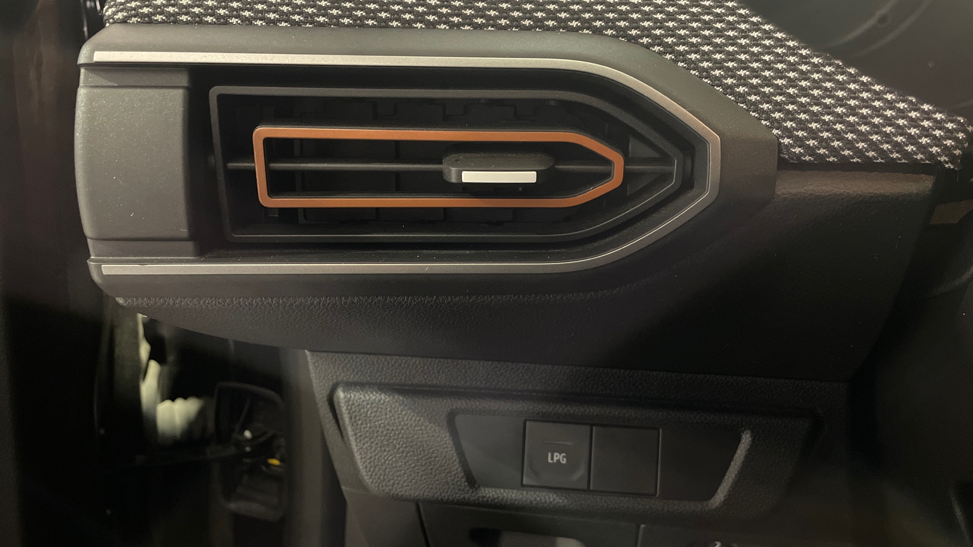 Dacia Sandero ECO-G 100 en Barcelona