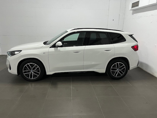 BMW X1 sDrive18d color Blanco. Año 2024. 110KW(150CV). Diésel. En concesionario Amiocar S.A. de Coruña