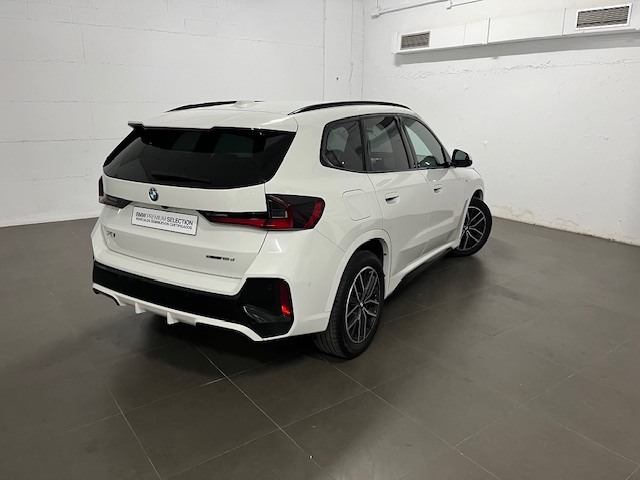 BMW X1 sDrive18d color Blanco. Año 2024. 110KW(150CV). Diésel. En concesionario Amiocar S.A. de Coruña