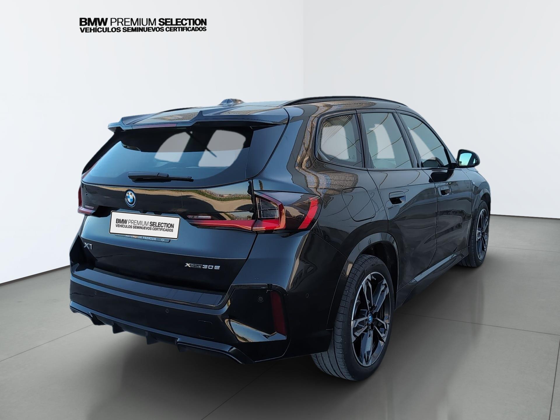 BMW X1 xDrive30e color Negro. Año 2025. 240KW(326CV). Híbrido Electro/Gasolina. En concesionario Automotor Premium Velázquez - Málaga de Málaga