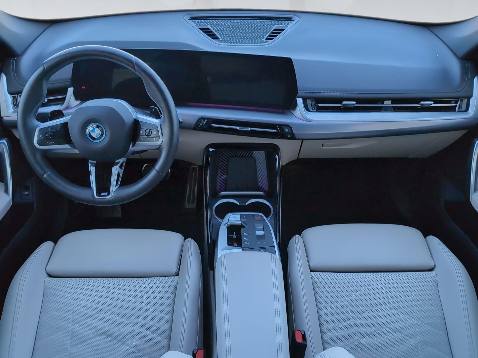 BMW X1 xDrive30e color Negro. Año 2025. 240KW(326CV). Híbrido Electro/Gasolina. En concesionario Automotor Premium Velázquez - Málaga de Málaga