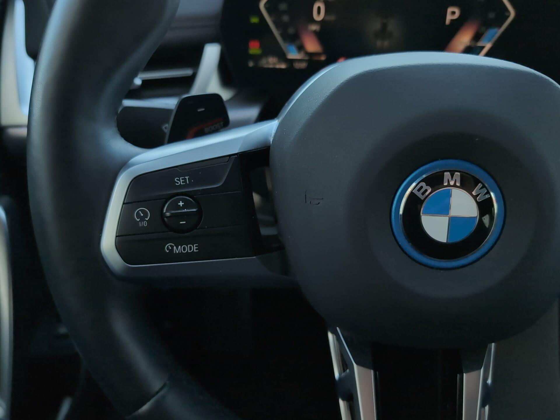 BMW X1 xDrive30e color Negro. Año 2025. 240KW(326CV). Híbrido Electro/Gasolina. En concesionario Automotor Premium Velázquez - Málaga de Málaga