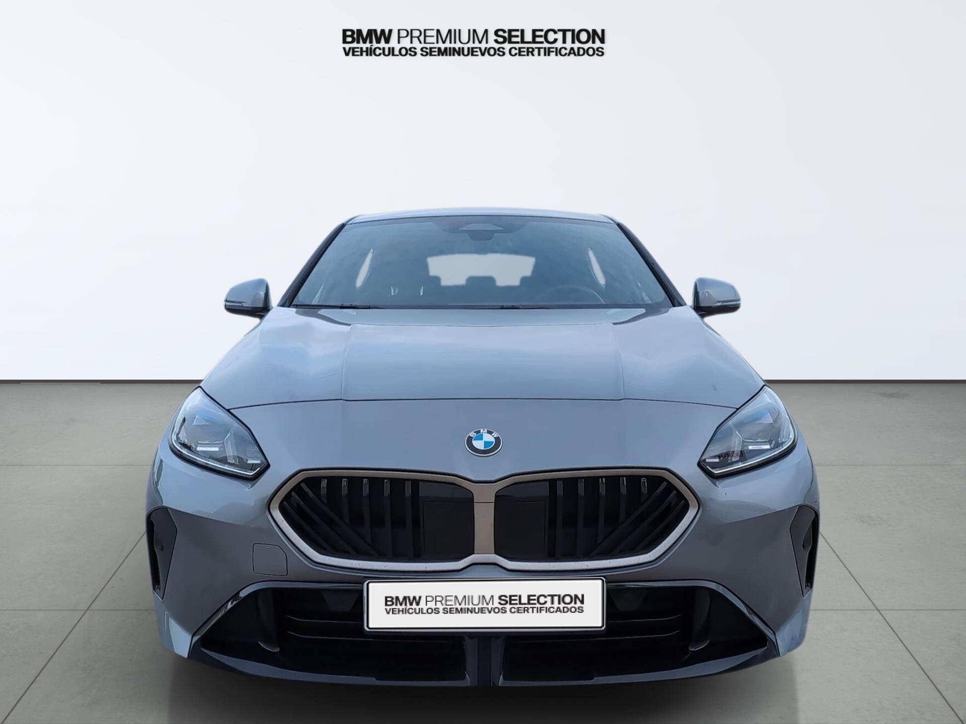BMW Serie 1 120i color Gris. Año 2025. 125KW(170CV). Gasolina. En concesionario Automotor Premium Viso - Málaga de Málaga