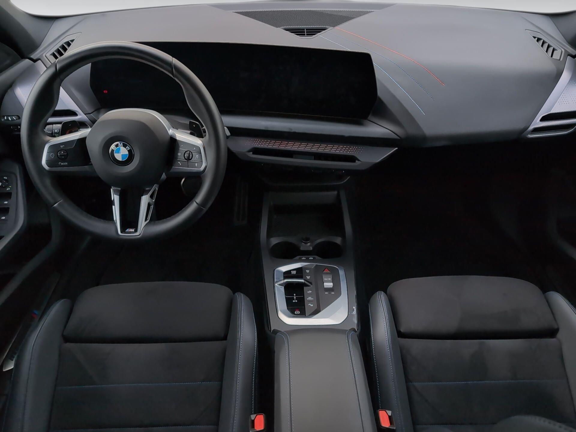 BMW Serie 1 120i color Gris. Año 2025. 125KW(170CV). Gasolina. En concesionario Automotor Premium Viso - Málaga de Málaga