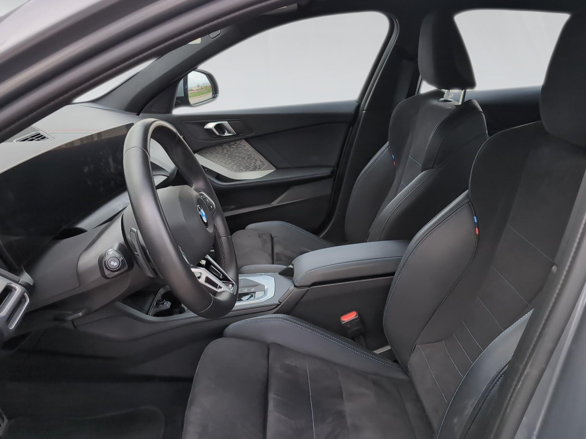 BMW Serie 1 120i color Gris. Año 2025. 125KW(170CV). Gasolina. En concesionario Automotor Premium Viso - Málaga de Málaga