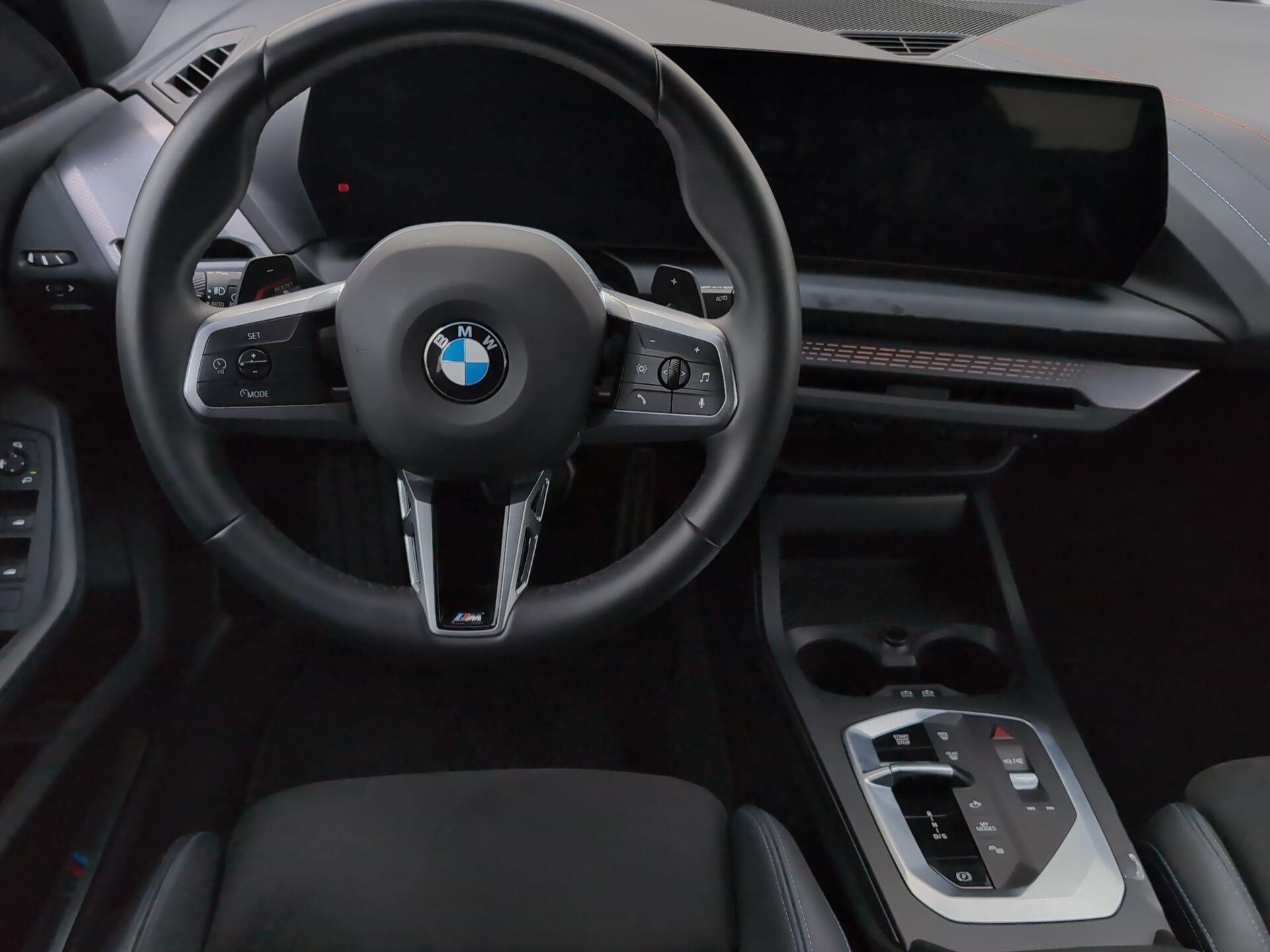 BMW Serie 1 120i color Gris. Año 2025. 125KW(170CV). Gasolina. En concesionario Automotor Premium Viso - Málaga de Málaga