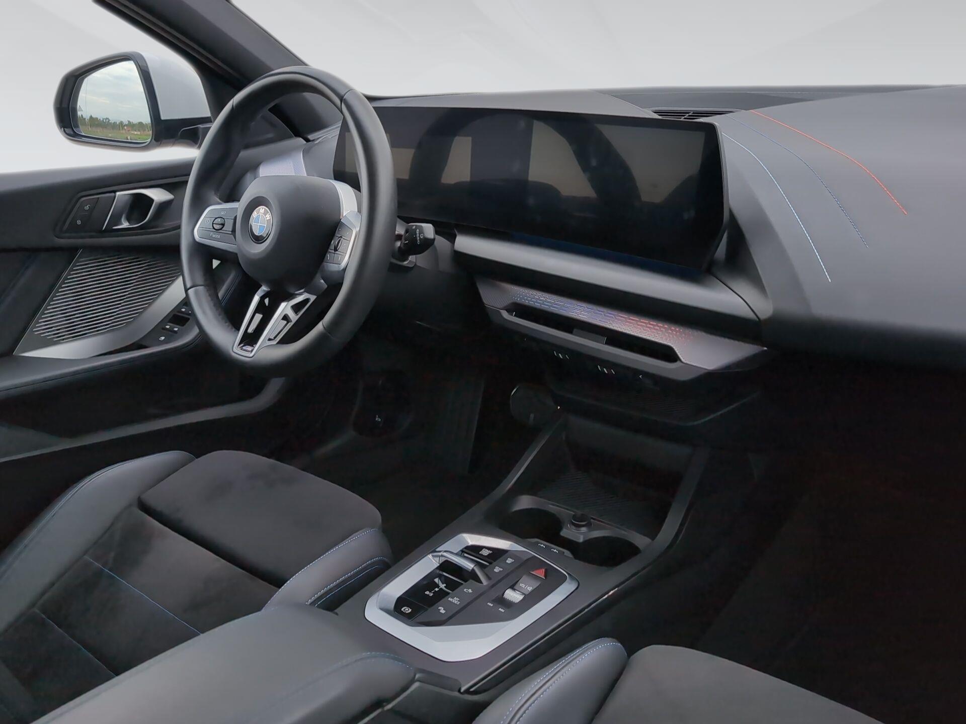 BMW Serie 1 120i color Blanco. Año 2025. 125KW(170CV). Gasolina. En concesionario Automotor Premium Viso - Málaga de Málaga