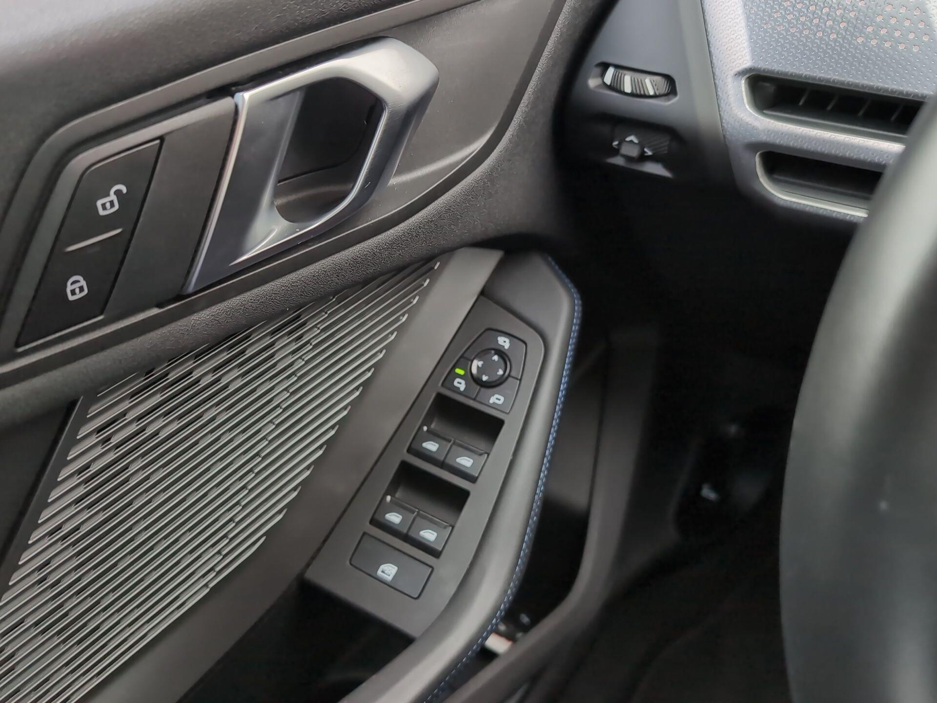 BMW Serie 1 120i color Blanco. Año 2025. 125KW(170CV). Gasolina. En concesionario Automotor Premium Viso - Málaga de Málaga