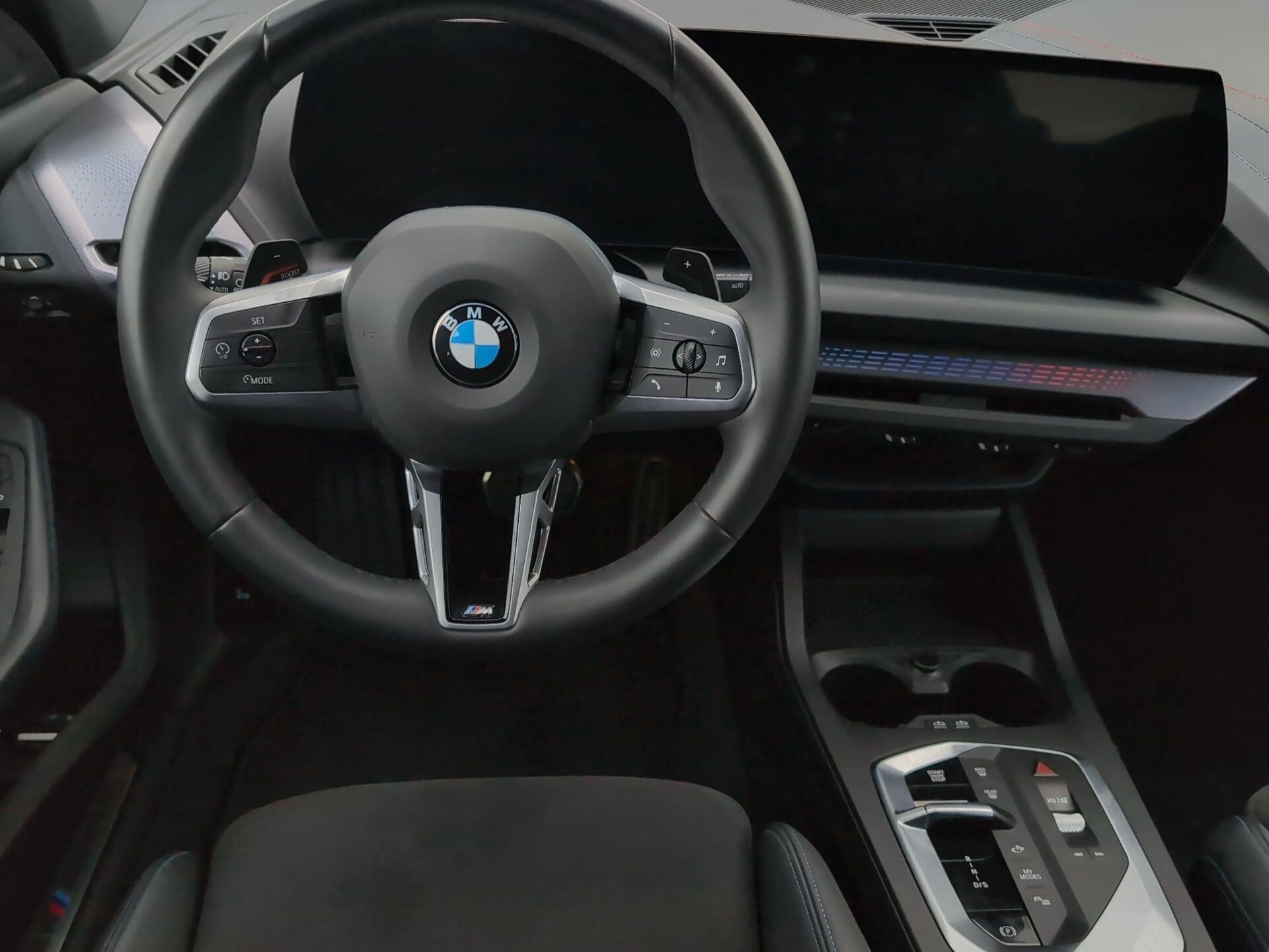 BMW Serie 1 120i color Blanco. Año 2025. 125KW(170CV). Gasolina. En concesionario Automotor Premium Viso - Málaga de Málaga