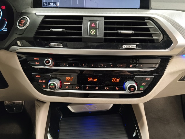 BMW X4 xDrive20d color Gris. Año 2021. 140KW(190CV). Diésel. En concesionario Autoberón de La Rioja