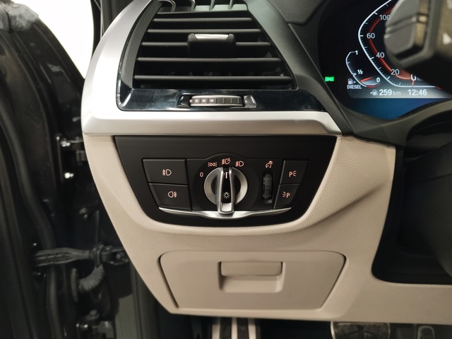 BMW X4 xDrive20d color Gris. Año 2021. 140KW(190CV). Diésel. En concesionario Autoberón de La Rioja