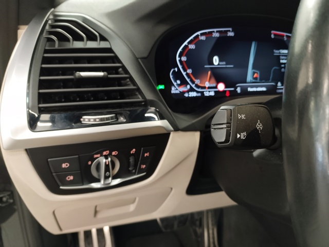 BMW X4 xDrive20d color Gris. Año 2021. 140KW(190CV). Diésel. En concesionario Autoberón de La Rioja