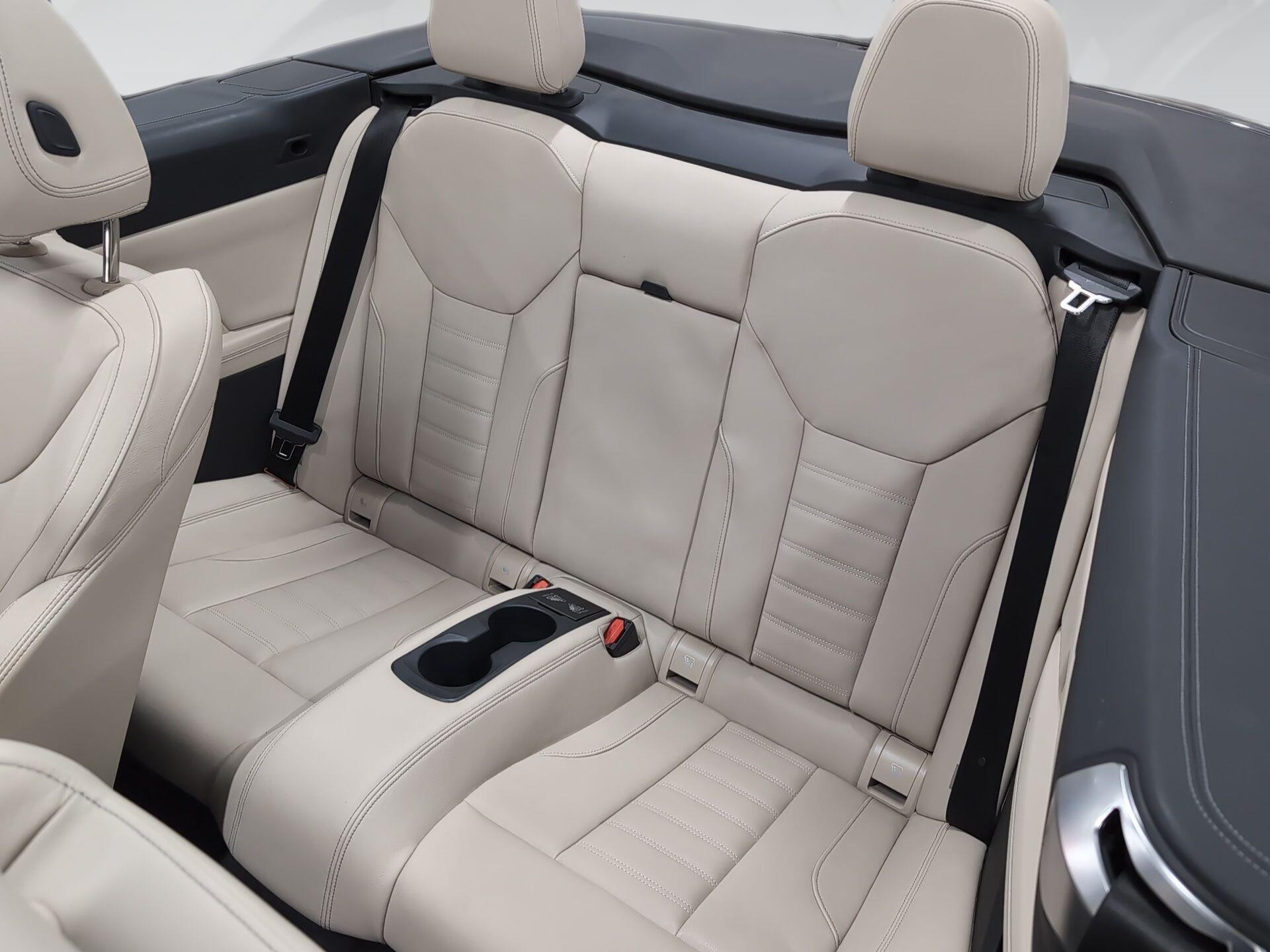 BMW Serie 4 420d Cabrio color Verde. Año 2025. 140KW(190CV). Diésel. En concesionario Automotor Premium Viso - Málaga de Málaga