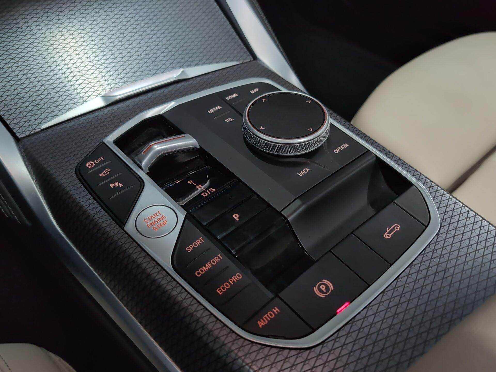 BMW Serie 4 420d Cabrio color Verde. Año 2025. 140KW(190CV). Diésel. En concesionario Automotor Premium Viso - Málaga de Málaga