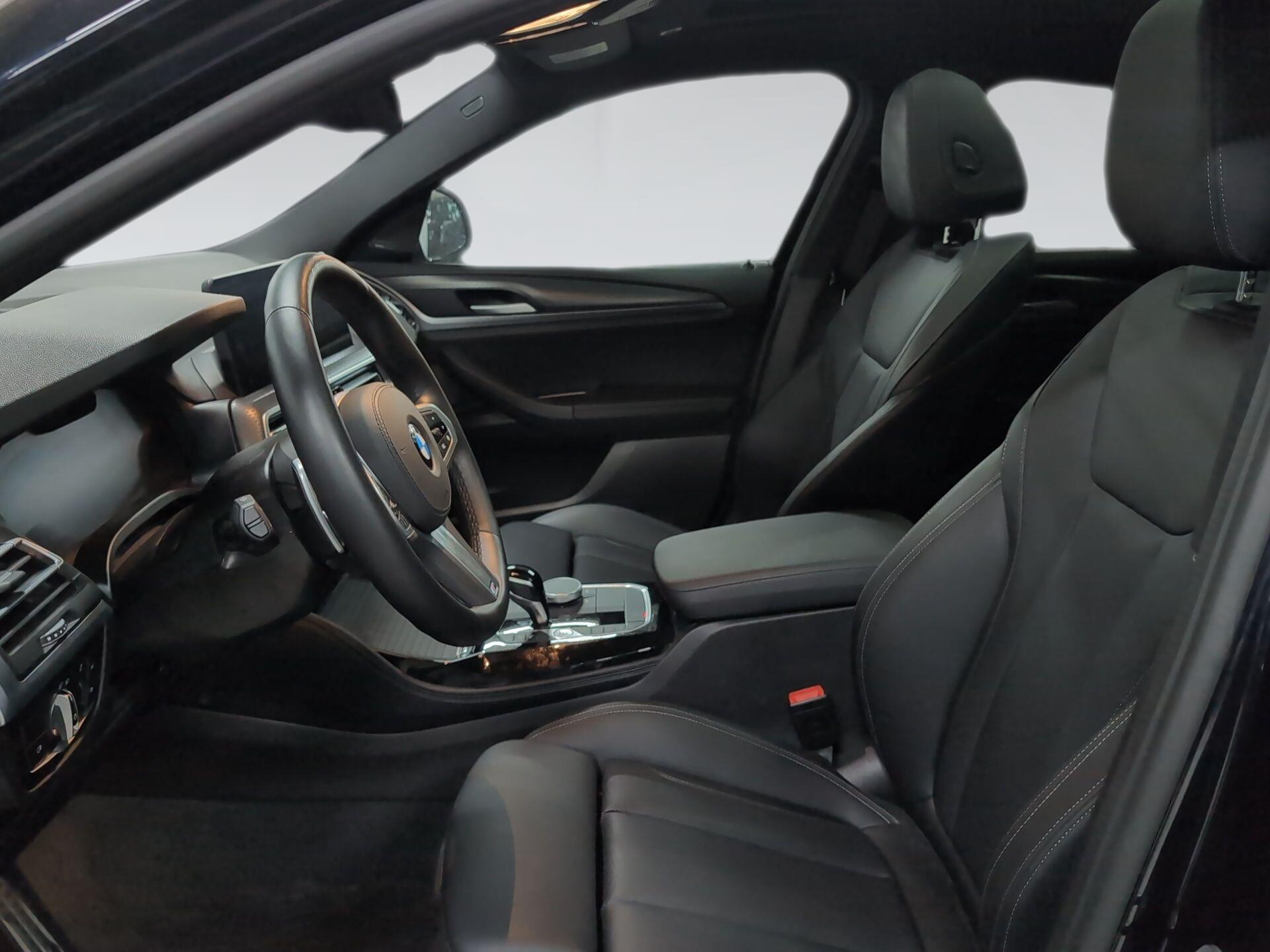 BMW X4 xDrive30d color Negro. Año 2025. 210KW(286CV). Diésel. En concesionario Automotor Premium Viso - Málaga de Málaga